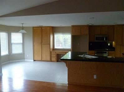 4th image of 1690 Queensland Ave