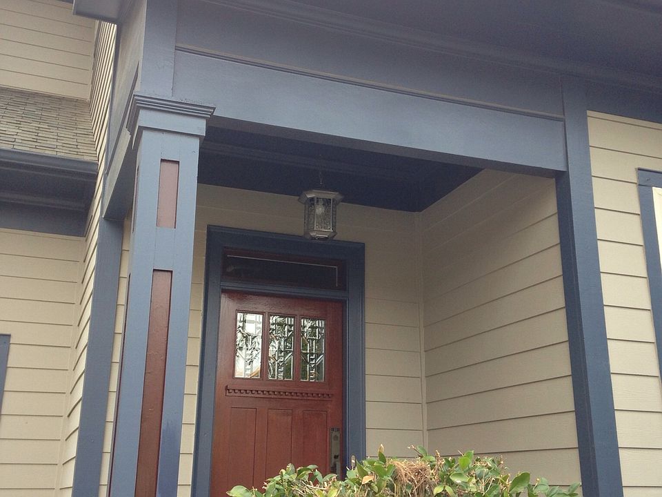 2nd image of 2818 Prado Ln
