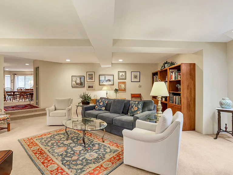 162 Denison Dr — Photo 4
