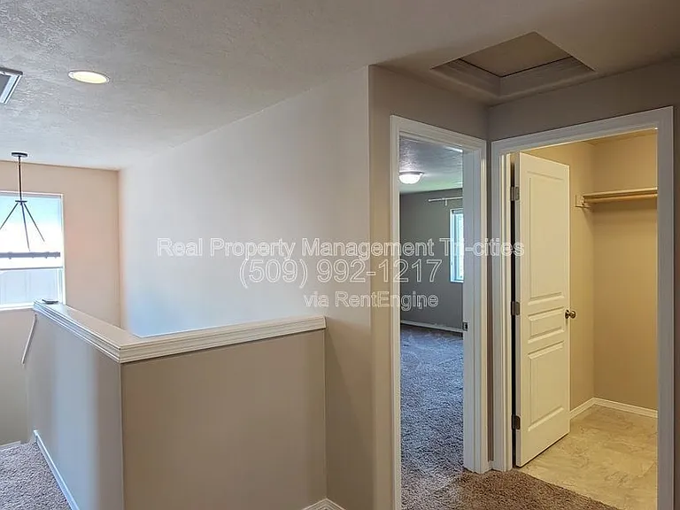 533 Jordan Ln — Photo 8