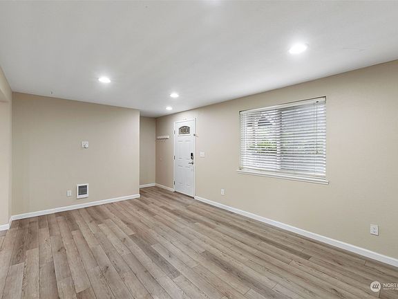 4th image of 70 NE Davey Jones Court