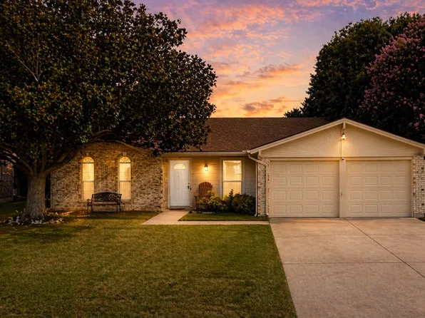 5641 Macneill Dr, Haltom City, TX 76148