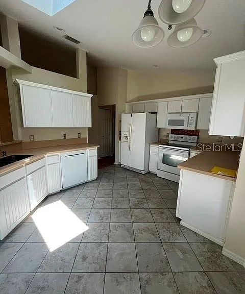 5048 NW 35th St — Photo 12