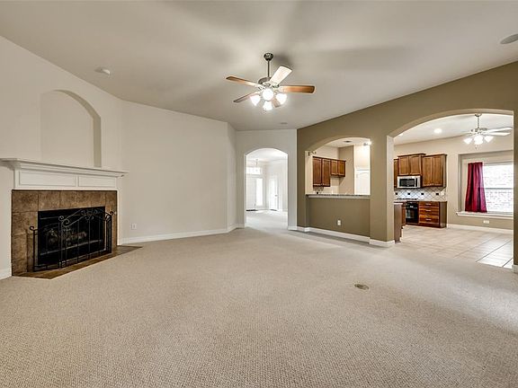 3rd image of 6213 Flagstone Dr