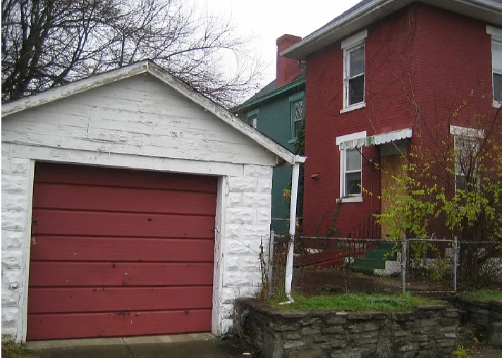 402 E 45th St photo 1