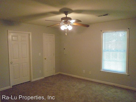 3rd image of 105B Millikin St
