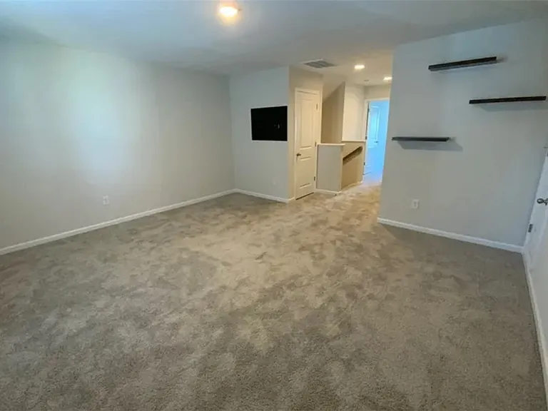 1044 Fairfield Dr — Photo 17