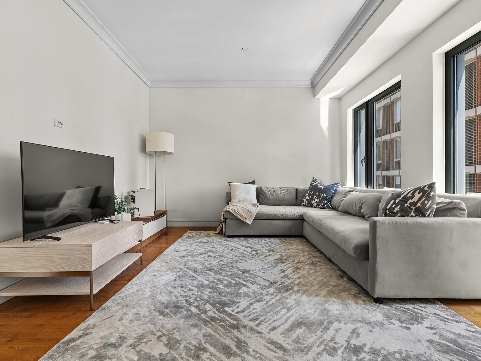 1 bed, 1.5 bath, 930 sqft, $7,000 — Photo 2