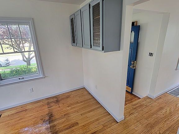 3rd image of 219 Putnam St