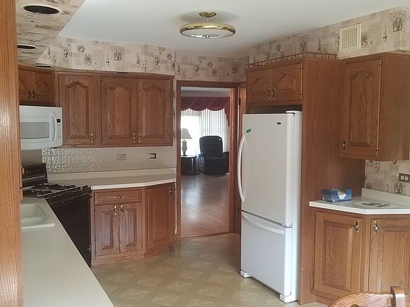4th image of 730 N Drury Ln