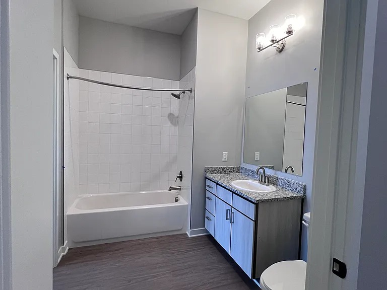112 E Greenhill Ln #204 — Photo 10