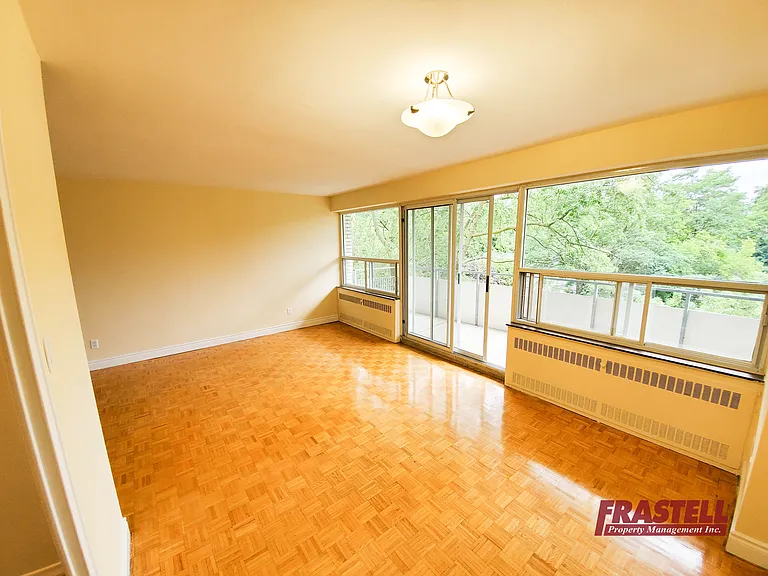21 Mayfair Ave — Photo 15