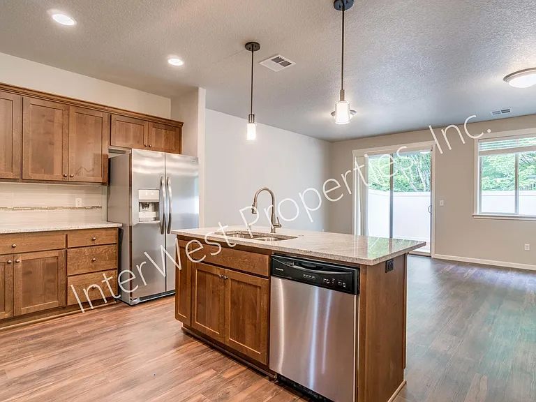 10316 NE 61st Cir — Photo 3