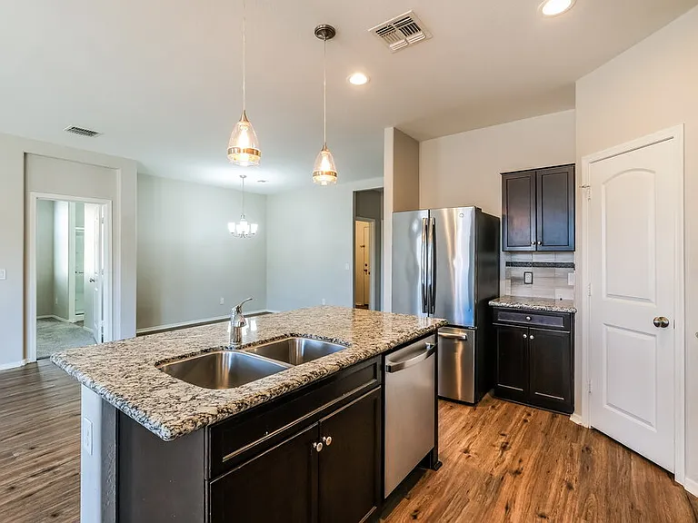2444 W Tamarisk Ave — Photo 9