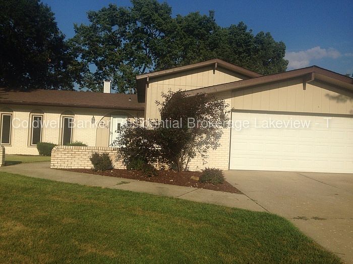 1st image of 214 Indian Oaks Dr