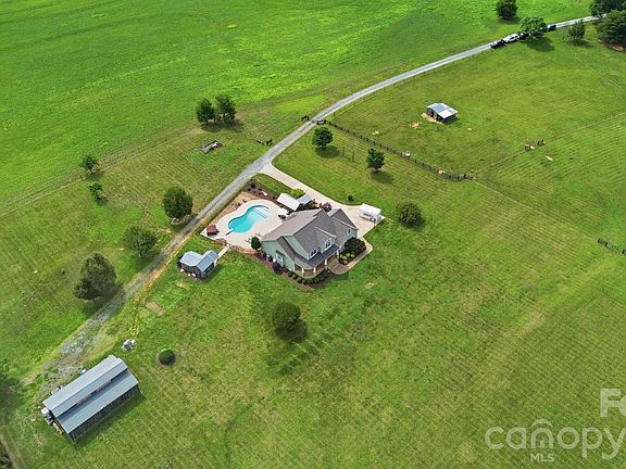 4th image of 3048 Seagletown Rd