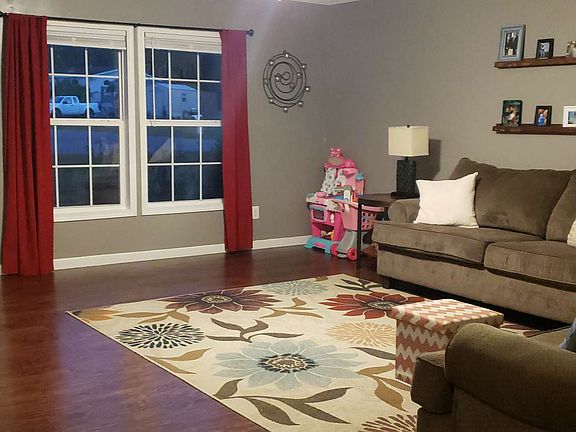 2nd image of 177 NW Katelyn Way