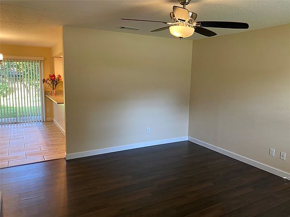 3rd image of 340 Diane Ct