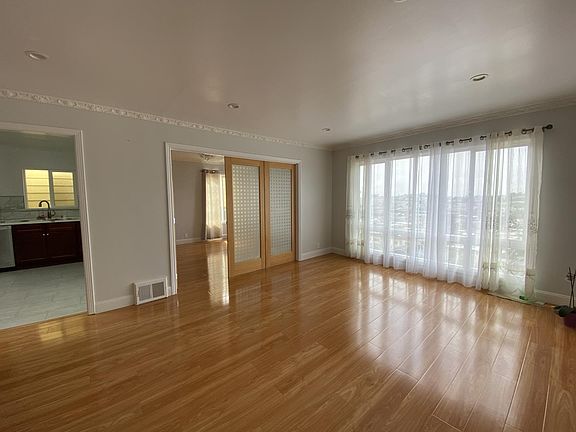3rd image of 244 Frankfort St