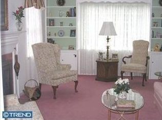 48 Server Ln, Springfield, PA 19064