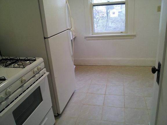 4th image of 4615 Carter Ave #2