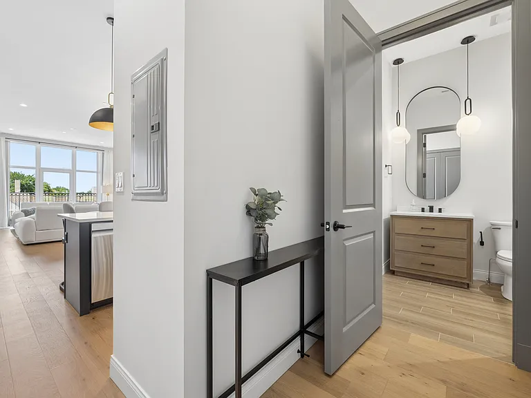 1615 W Irving Park Rd #3N — Photo 2