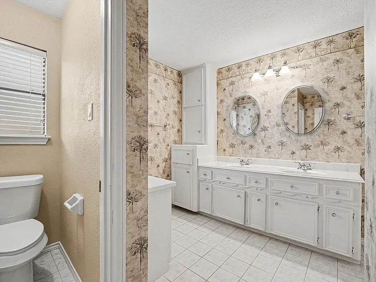 14707 Treborway Dr — Photo 32