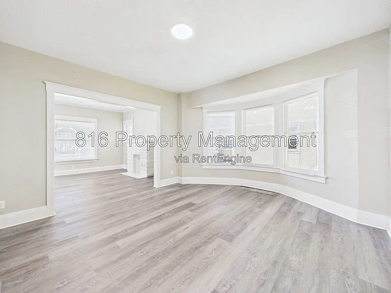3205 E 31st St — Photo 8
