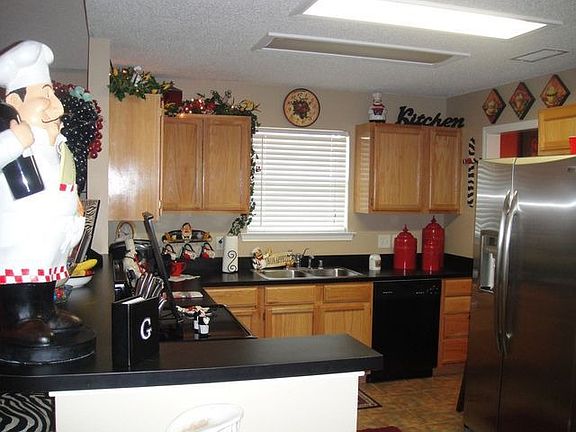3rd image of 19 W Harvard Cir