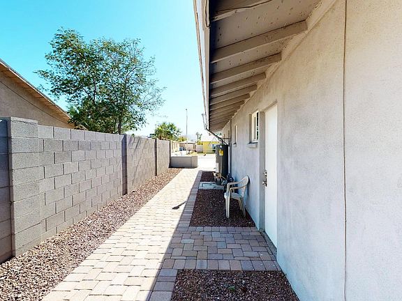 3rd image of 216 E Jones Ave
