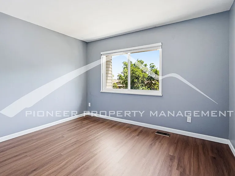 655 S Xenon Ct — Photo 17