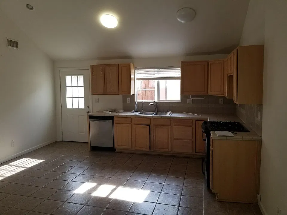 7332 N Darby Pl
