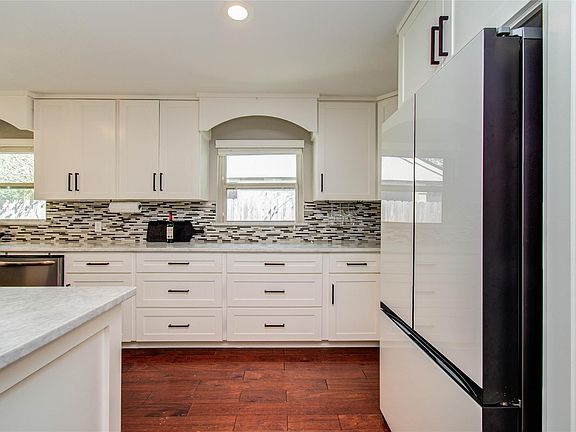 5th image of 4846 Creekbend Dr