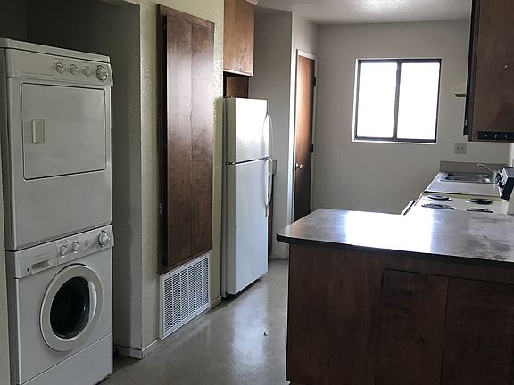 4th image of 632 Walnut St APT 3
