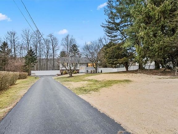 3rd image of 2568 Windmill Ct