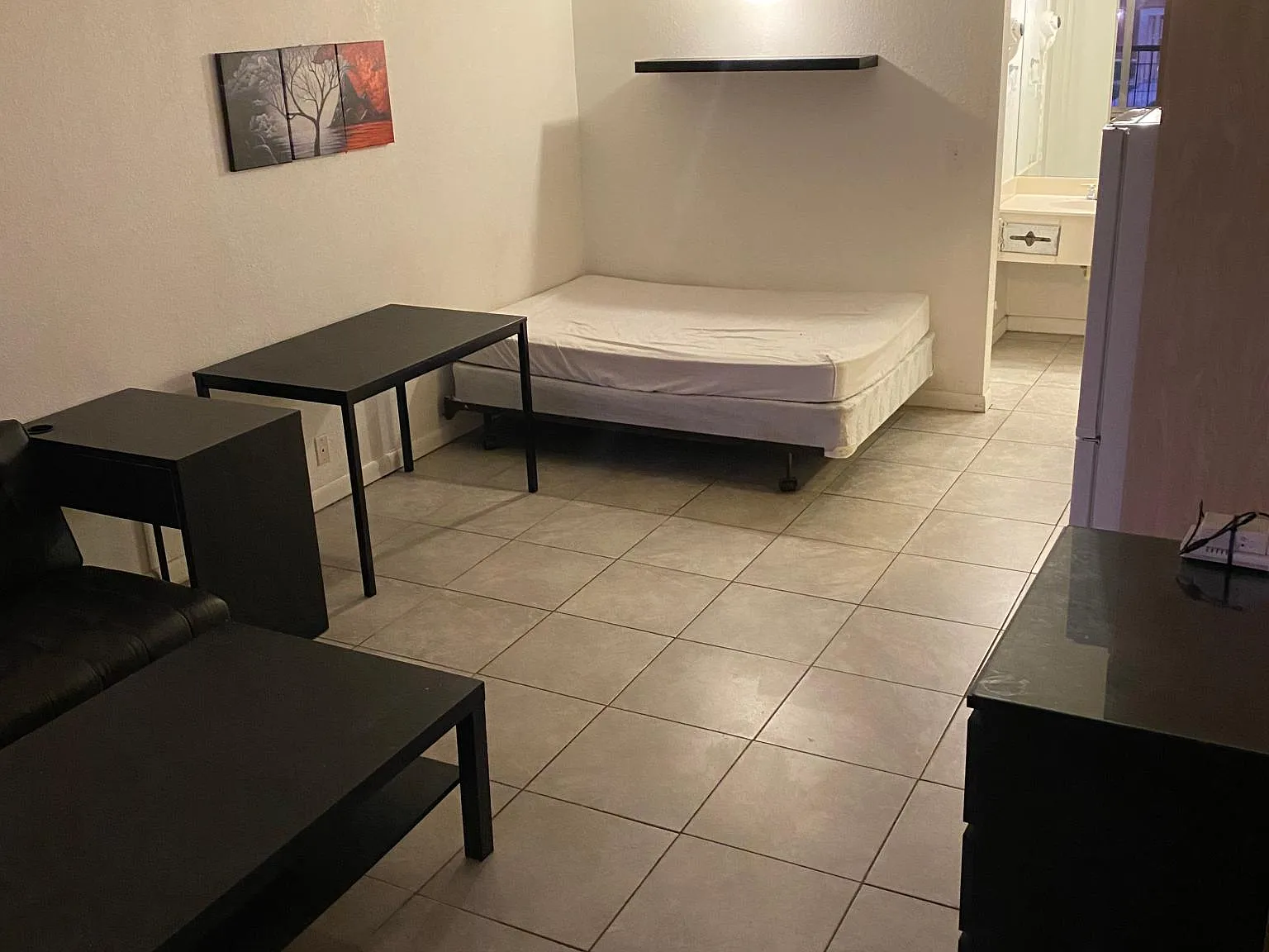 Studio, 300 sqft, $1,000 — Photo 2