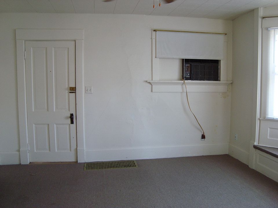 Living room, window air