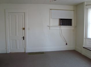 1315 1/2 W 5th St, Hastings, NE 68901