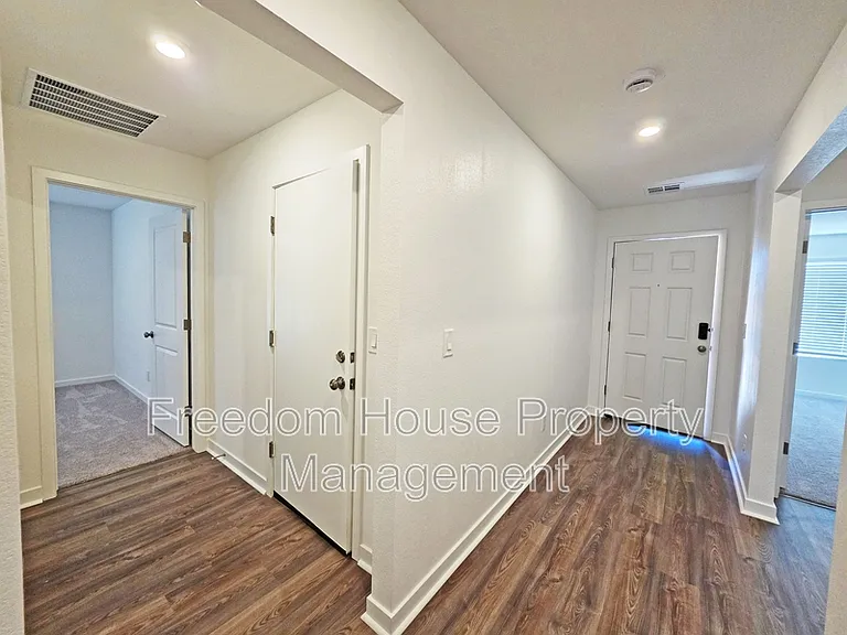663 E Huyana Wind Dr — Photo 8