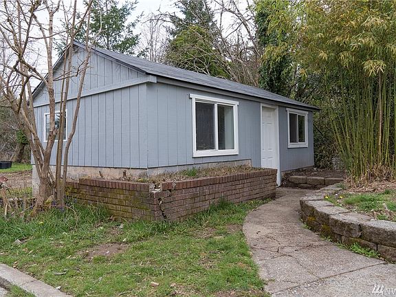 4th image of 1910 Giles Ave NW