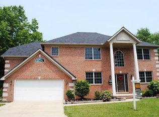 6 Erin Ct, Rocky River, OH 44116