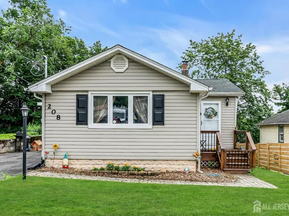 208 Hilltop Blvd, Keyport, NJ 07735
