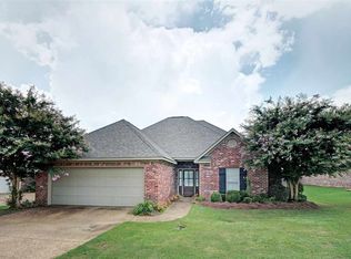 563 Clubhouse Dr, Pearl, MS 39208