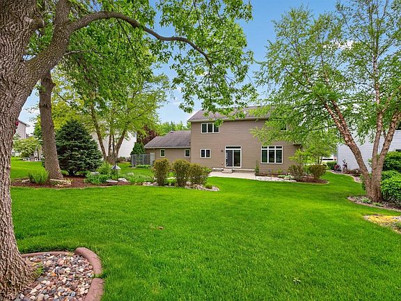 2nd image of 2937 Oakview Dr NE
