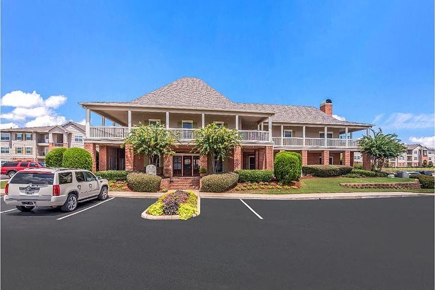 1st image of 2051 W Cumberland Rd #415