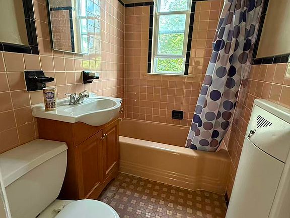 2nd image of 8747 26th Ave #2F
