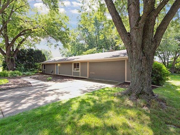 3rd image of 6709 Lanterne Dr