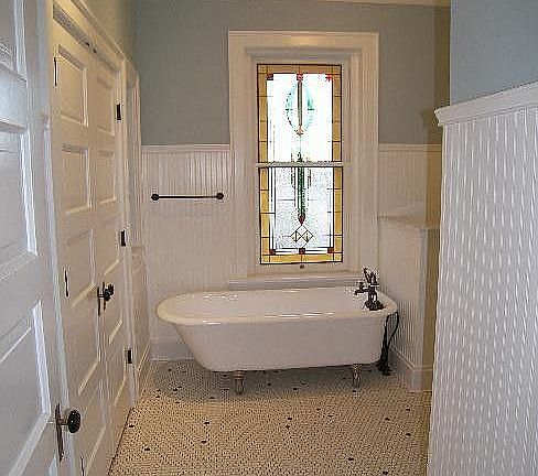 Clawfoot tub
