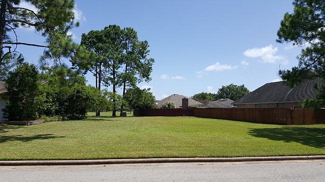 1st image of 404 S Amherst Dr