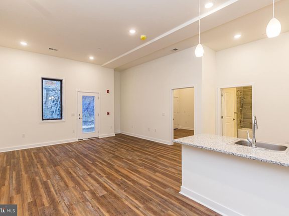3rd image of 2411-19 Kensington Ave #104